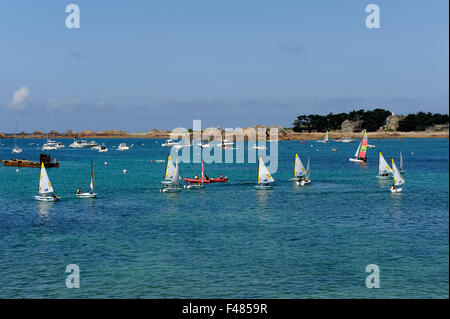 Segelschule in Port-Blanc, Penvenan, Tregor, Côtes-d ' Armor, Bretagne, Bretagne, Frankreich Stockfoto