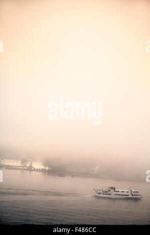 Eingehüllt in Nebel, Schweden Stockholm. Stockfoto