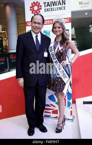 London, UK. 15. Oktober 2015. Miss Großbritannien 2015/16 Zara Holland Taiwan Excellence Showcase in London an der Atrium, Westfield, London. Bildnachweis: Siehe Li/Alamy Live News Stockfoto