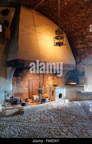 GRUYERE, Schweiz - 31. Dezember 2014: Ausstellung von antiken Haushaltswaren auf Schloss Gruyères in der Schweiz statt. Stockfoto