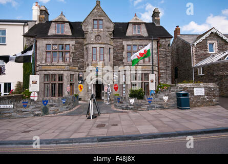 König Arthurs Burgsäle touristische Attraktion Vorderstraße Tintagel Cornwall England UK Stockfoto