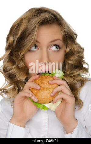 Junge Frau Burger beißen und wegsehen Stockfoto