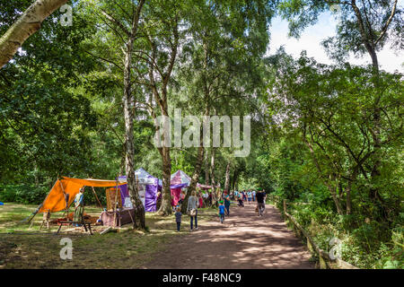 Besucher am Robin Hood-Festival im August 2015, Sherwood Forest Country Park, Edwinstowe, Nottinghamshire, England, UK Stockfoto