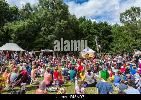 Family-Entertainment am Robin Hood-Festival im August 2015, Sherwood Forest Country Park, Edwinstowe, Nottinghamshire, UK Stockfoto