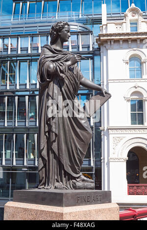 Statue "Fine Art" in Holborn Viaduct, London England Vereinigtes Königreich UK Stockfoto