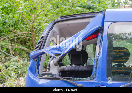 Auto nach Sturmschäden Stockfoto