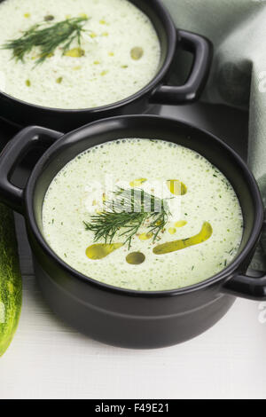 Tarator, bulgarische Sauermilch Suppe Stockfoto