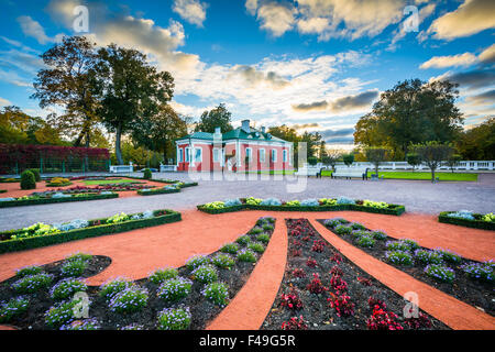 Gärten außerhalb Kadriorg-Palast bei Sonnenuntergang im Kadrioru Park in Tallinn, Estland. Stockfoto