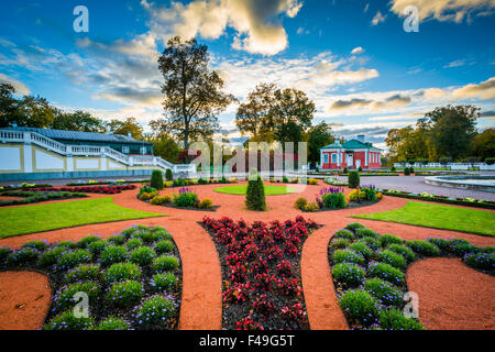 Gärten außerhalb Kadriorg-Palast bei Sonnenuntergang im Kadrioru Park in Tallinn, Estland. Stockfoto