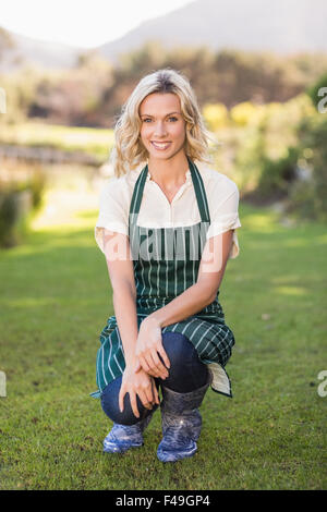 Landwirt Frau schaut in die Kamera Lächeln Stockfoto