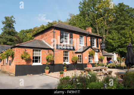 Die Ziegelbrenner Arms Pub, Chertsey Road, Windlesham, Surrey, England, Vereinigtes Königreich Stockfoto