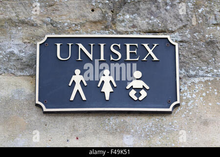 Metallplakette auf Steinwand für öffentlichen Toiletten Stockfoto