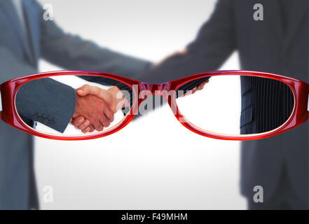 Zusammengesetztes Bild des Handshakes im Vertrag Stockfoto