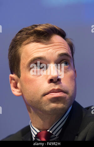 Waliser Arbeit AM und Stellvertreter des Ministers für Kultur Ken Schlittschuhe. Stockfoto