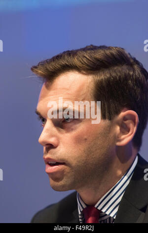 Waliser Arbeit AM und Stellvertreter des Ministers für Kultur Ken Schlittschuhe. Stockfoto