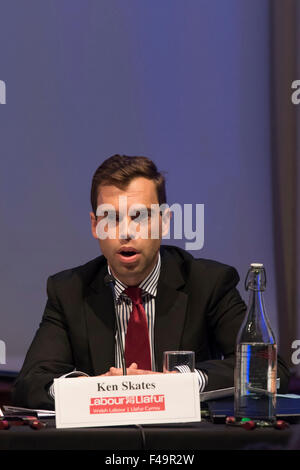Waliser Arbeit AM und Stellvertreter des Ministers für Kultur Ken Schlittschuhe. Stockfoto