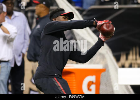 New Orleans, Louisiana, USA. 15. Oktober 2015. New Orleans, Louisiana, USA. 15. Oktober 2015. Atlanta Falcons Wide Receiver Julio Jones (11) Aufwärmen vor dem Spiel zwischen den New Orleans Saints und die Atlanta Falcons im Mercedes-Benz Superdome in New Orleans, La. Stephen Lew/CSM © Cal Sport Media/Alamy Live News Bildnachweis: Cal Sport Media/Alamy Live-Nachrichten Stockfoto