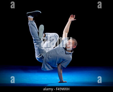Break Dancer Ausbildung auf schwarz Stockfoto