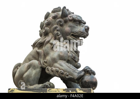 Kupfer Löwenstatue isoliert Stockfoto