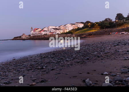 Langzeitbelichtung Nacht Blick auf den Strand bei Swanage in Dorset an der Jurassic Coast Blick auf das Meer. Stockfoto