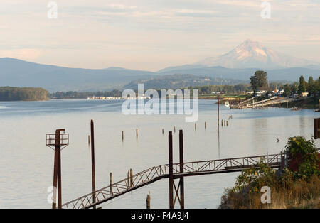 Mount Hood zeichnet sich Columbia River Portland Oregon Stockfoto