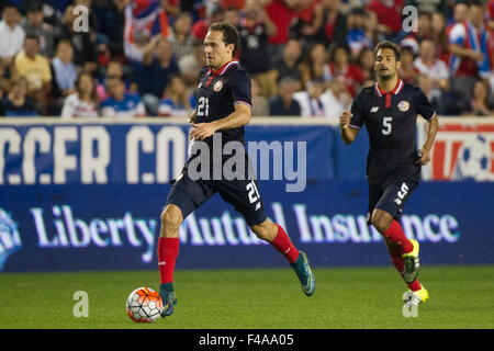 13. Oktober 2015: Costa Rica vorwärts Marcos Urena (21) und Costa Rica Mittelfeldspieler Celso Borges (5) sind in Aktion während der USA Herren Team vs. Costa Rica Herren National Team - internationale freundlich bei Red Bull Arena - Harrison, New Jersey. Obligatorische Credit: Kostas Lymperopoulos/Cal Sport Medien Stockfoto