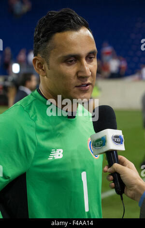 13. Oktober 2015: Costa Rica Torwart Keylor Navas (1) spricht zu den Reportern nach den USA Herren Team vs. Costa Rica Herren National Team - internationale freundlichen bei Red Bull Arena - Harrison, New Jersey. Costa Rica besiegte die uns Männer Nationalmannschaft 1: 0. Obligatorische Credit: Kostas Lymperopoulos/Cal Sport Medien Stockfoto