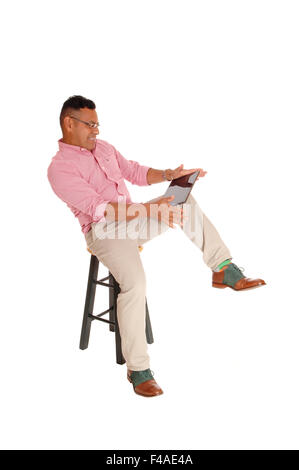 Hispanic Mann ist überrascht und schockiert. Stockfoto