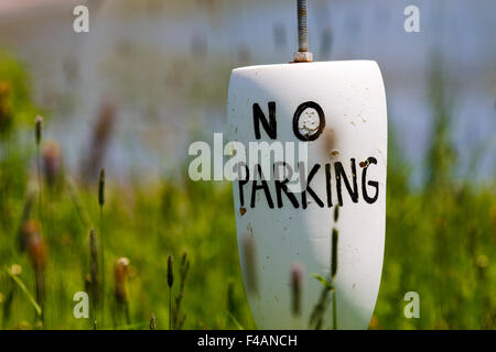 Hausgemachte No Parking Schild an einem Fischerei-Schwimmer Stockfoto