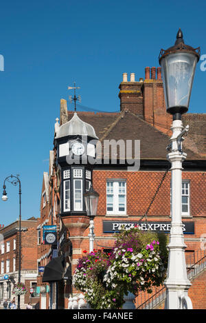 Clocktower von Brücke über den Fluss Medway, Tonbridge High Street, Tonbridge, Kent, England, Vereinigtes Königreich Stockfoto