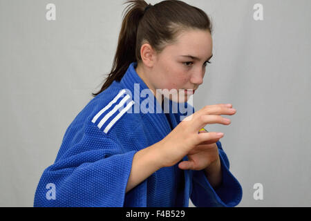 Jugendliche im Judo Anzug Stockfoto