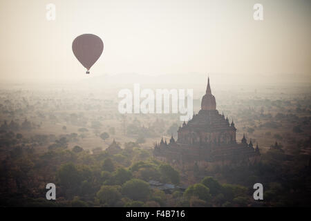 Ballonfahrt über Bagan antiken Stadt, Königreich von Pagan, Tempel und Pagoden Birma (Myanmar) Stockfoto