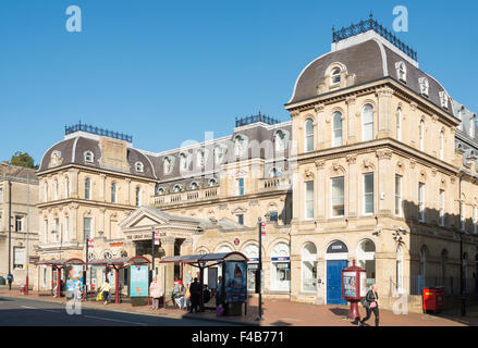 Die Burgsaal Arcade, Mount Pleasant Road, Royal Tunbridge Wells, Kent, England, Vereinigtes Königreich Stockfoto