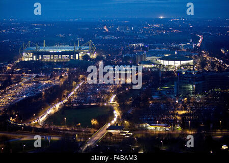 Luftaufnahme in der Abenddämmerung, Dortmund, Deutschland.