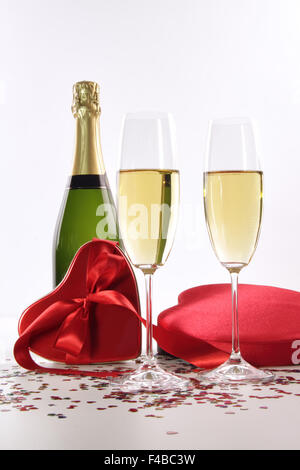 Champagner und Pralinen zum Valentinstag Stockfoto