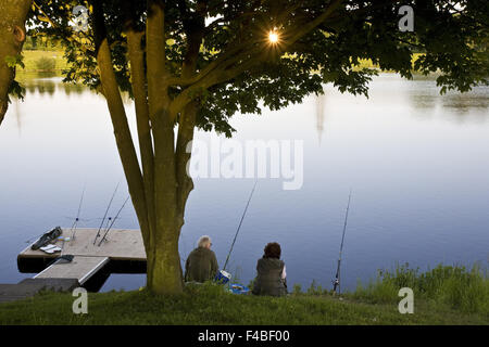 Zwei Angler, Kemnader See, Deutschland. Stockfoto