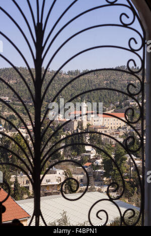 Gitter auf das Fenster. Stockfoto