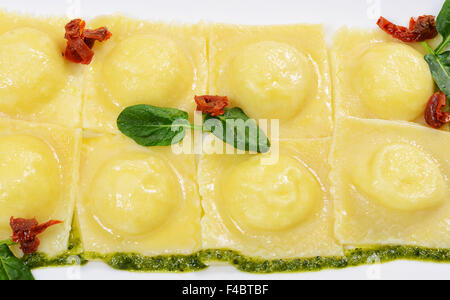 Ravioli mit Spinat und Rikotta Stockfoto