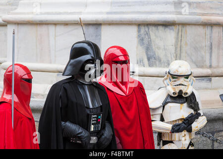 Darth Vader mit stormtrooper Stockfoto