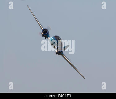 Avro Anson 19 fliegen am Flugplatz Old Warden Stockfoto