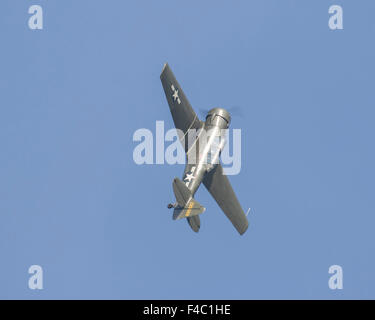 North American AT-6D-NT Texaner G-KAMY/285068 fliegt auf Old Warden Flugplatz im Oktober 2015 Stockfoto