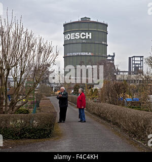 Kleingärten mit Gasometer, Dortmund, Deutschland Stockfoto