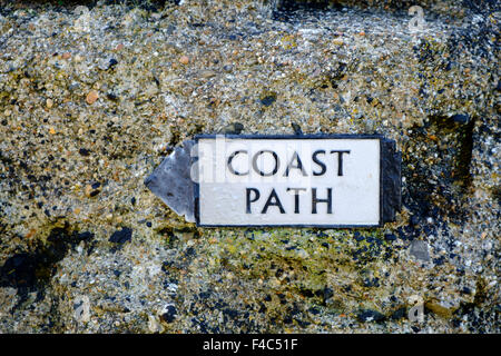 Küstenpfad unterzeichnen auf dem South West Coast Path, Halbinsel Lizard, Cornwall, England, UK Stockfoto