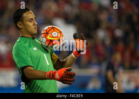 13. Oktober 2015: Costa Rica Torwart Keylor Navas (1) Handspiel in The USA Herren Team vs. Costa Rica Herren National Team - internationale freundlich bei Red Bull Arena - Harrison, New Jersey. Costa Rica besiegte die uns Männer Nationalmannschaft 1: 0. Obligatorische Credit: Kostas Lymperopoulos/Cal Sport Medien Stockfoto