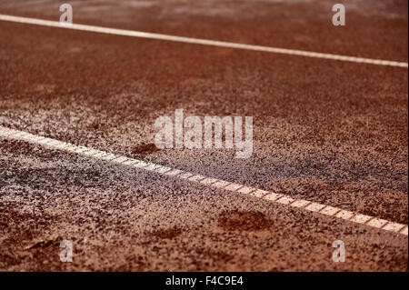 Detail mit einem nasse Tennis-Sandplatz erschossen Stockfoto