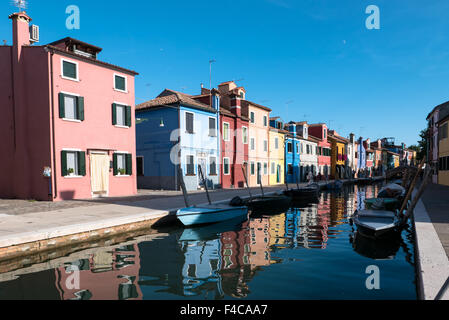 BURANO, Italien CIRCA SEPTEMBER 2015: Burano ist eine Insel in der Lagune von Venedig bekannt für seine typischen bunten Häusern und t Stockfoto