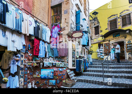 Geschäfte in den Gassen der Altstadt von Chania, Crete. Stockfoto