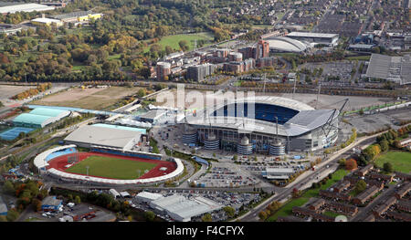 Luftaufnahme der Etihad Stadium & Manchester Arena & National Squash Regionalzentrum, Manchester, UK Stockfoto