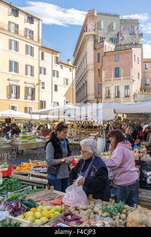 Täglicher Markt in Campo de Fiori Platz, Rom, Italien Stockfoto