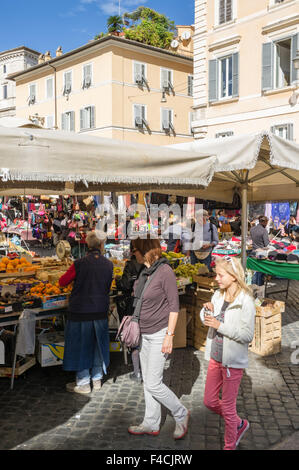 Täglicher Markt in Campo de Fiori Platz, Rom, Italien Stockfoto